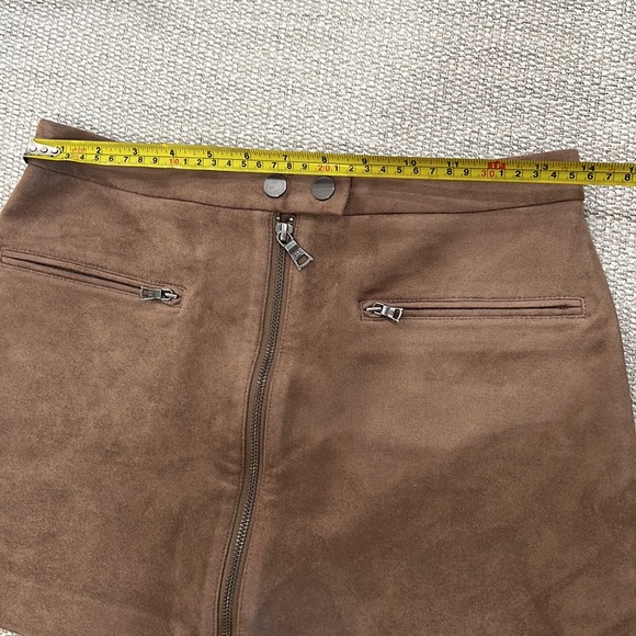 Extra small suede BCBG Maxazria Skirt - Picture 5 of 6